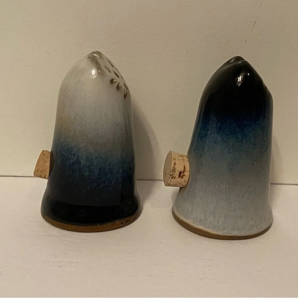 PETER POTS SALT PEPPER PAIR CAT KITTEN BLUE POTTERY NEW UNUSED HANDMADE HOME